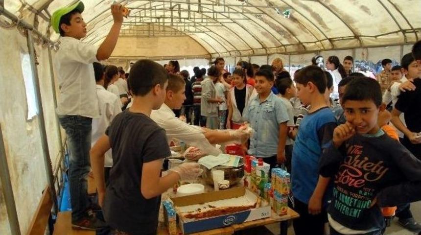 &Ouml;ğrencilerden &Ouml;rnek Davranış