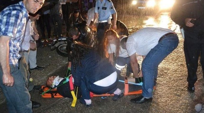 Manisa'da Trafik Kazası: 2 Yaralı