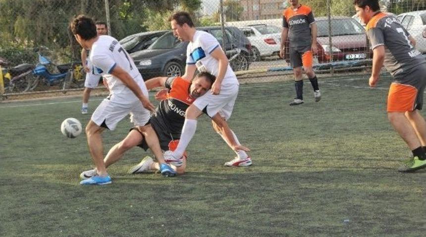 Demre&rsquo;de Kurumlar Arası Futbol Turnuvası D&uuml;zenlendi