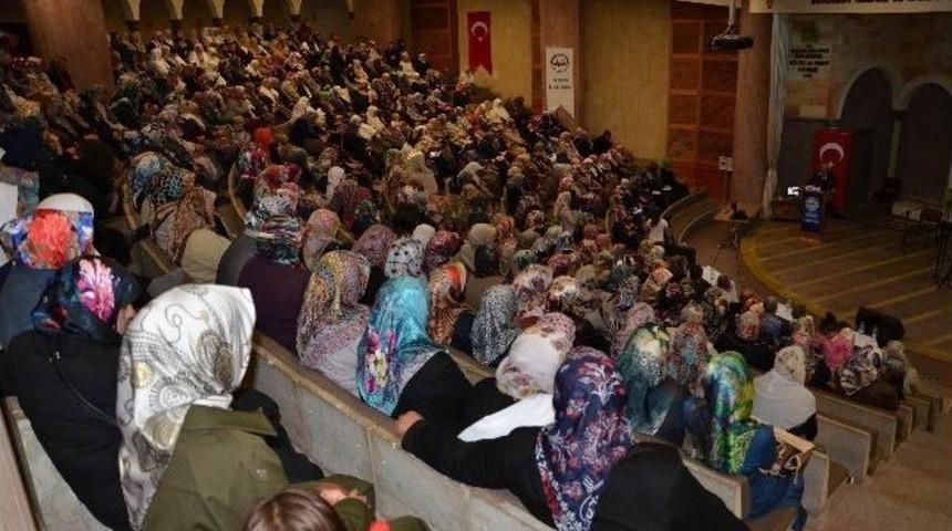 Nevşehir İl M&uuml;ft&uuml;l&uuml;ğ&uuml;nden &ldquo;aile İ&ccedil;i İletişimde Anne, Baba Ve &Ccedil;ocuk Diyaloğu&rdquo; Konulu Konferans