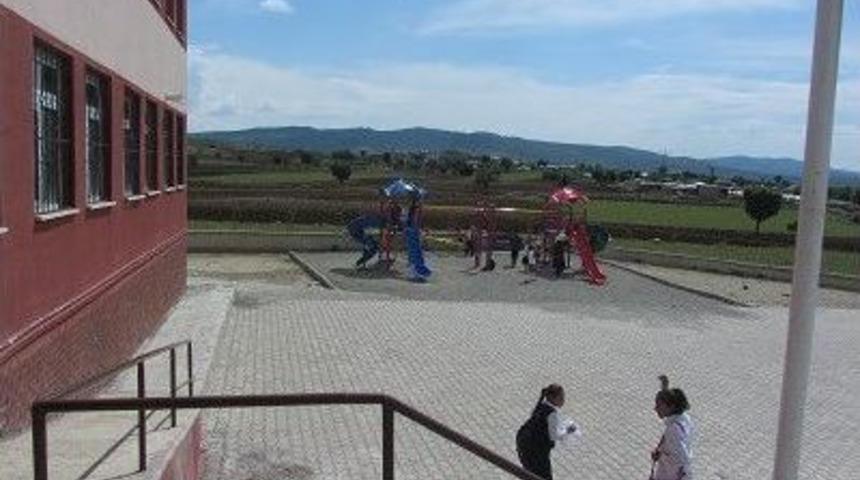 Kulp&rsquo;ta Okul Bah&ccedil;elerine Oyun Parkları Kuruldu