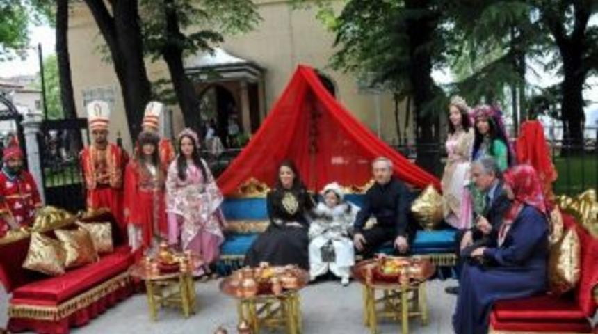 Oğluna Padişah T&uuml;rbesi'nde S&uuml;nnet Cemiyeti Yapan Vali Yardımcısı Emekli Oldu