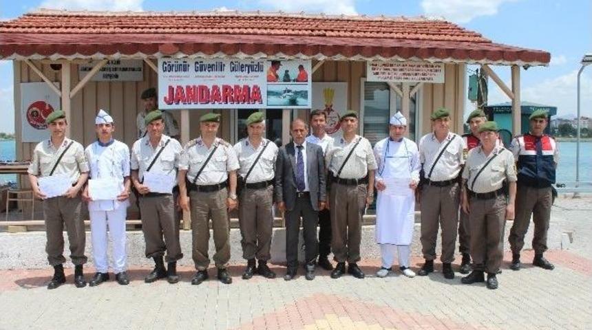 Aş&ccedil;ı Yardımcısı Jandarma Personeli Sertifikalarını Aldı