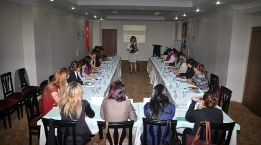 Ebe Ve Hemşirelere Klinisyen Eğitimi Verildi