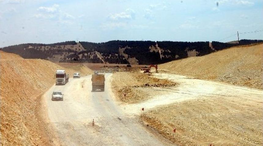 Adıyaman-şanlıurfa Karayolunda &Ccedil;alışmalar S&uuml;r&uuml;yor