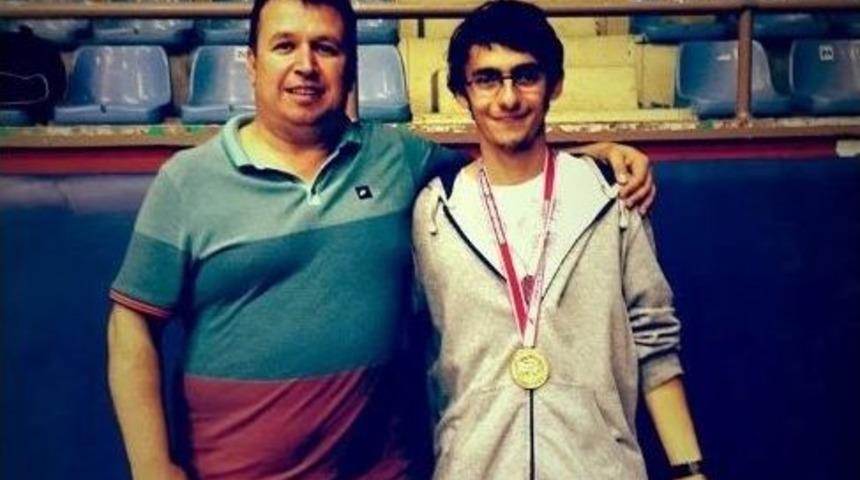 Eskrimde Şampiyonluk Geldi