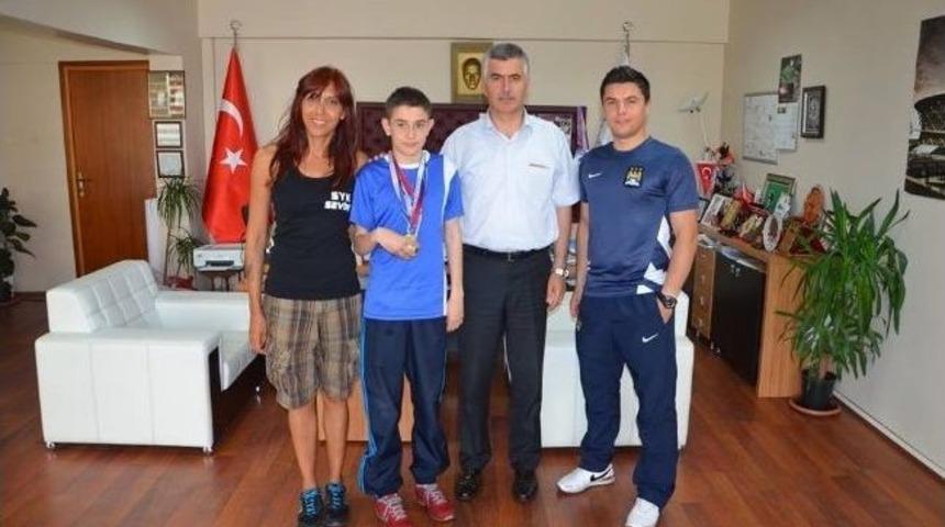 Y&uuml;zmede Y&uuml;zler G&uuml;l&uuml;yor