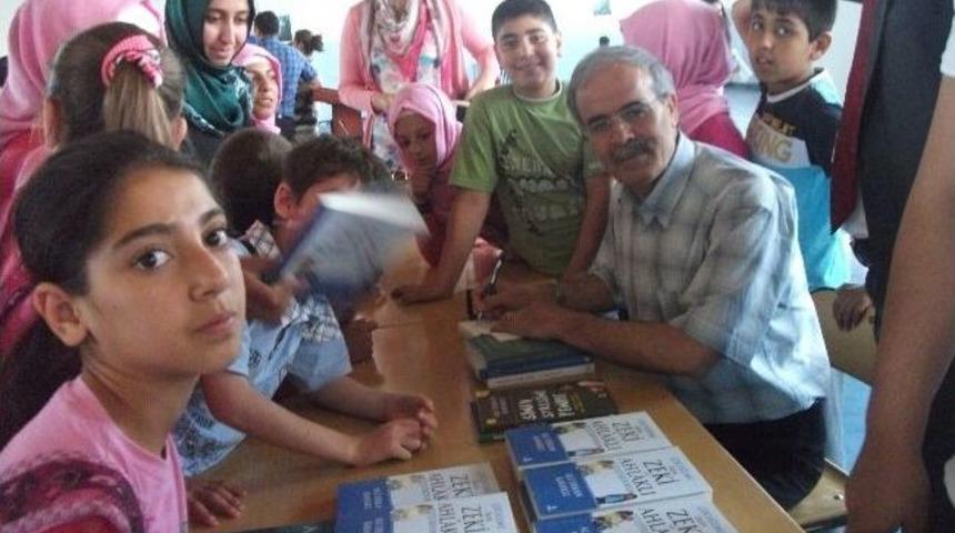 Eğitimci Yazar Kavaklı Hani&rsquo;de &Ouml;ğrencilerle Buluştu