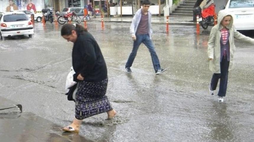 Edirne'de 20 Dakikalık Yağmur Fel&ccedil; Etti