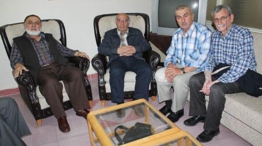 Asker Arkadaşları 52 Yıl Sonra Buluşup Hasret Giderdi