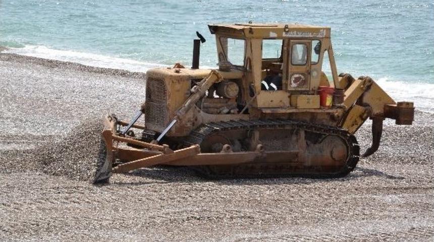Konyaaltı Sahili İnşaat Alanına D&ouml;nd&uuml;