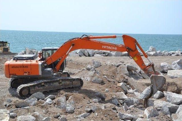 Konyaaltı Sahili İnşaat Alanına Döndü