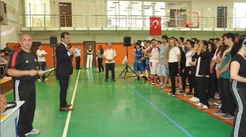 Başkan İmamoğlu&rsquo;ndan Beylikd&uuml;z&uuml;l&uuml; Gen&ccedil;lere Trib&uuml;n S&ouml;z&uuml;