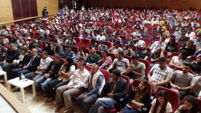 Hakkari’de ‘kayıp Hayatlar’ Tiyatro Oyunu