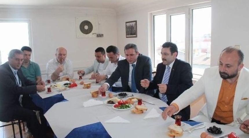 Trabzon Kuyumcular Ve Saat&ccedil;iler Odası Y&ouml;netimi Ortahisar Belediye Başkanı Gen&ccedil;&rsquo;le Kahvaltıda Buluştu