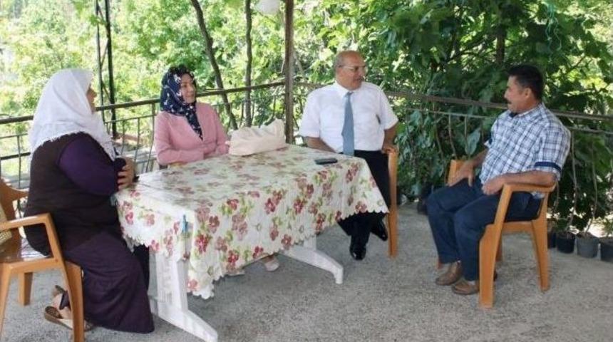 Şehit Yakınları Ziyareti S&uuml;r&uuml;yor