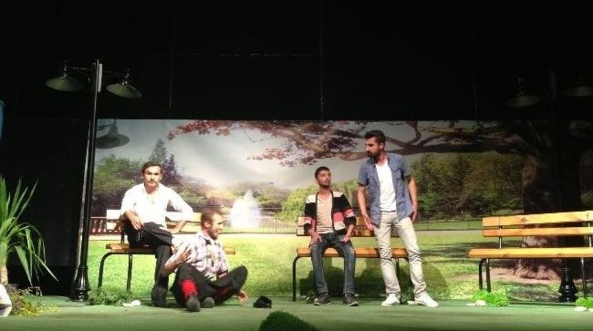 Elmalı Myo &Ouml;ğrencilerinden Tiyatro G&ouml;sterisi