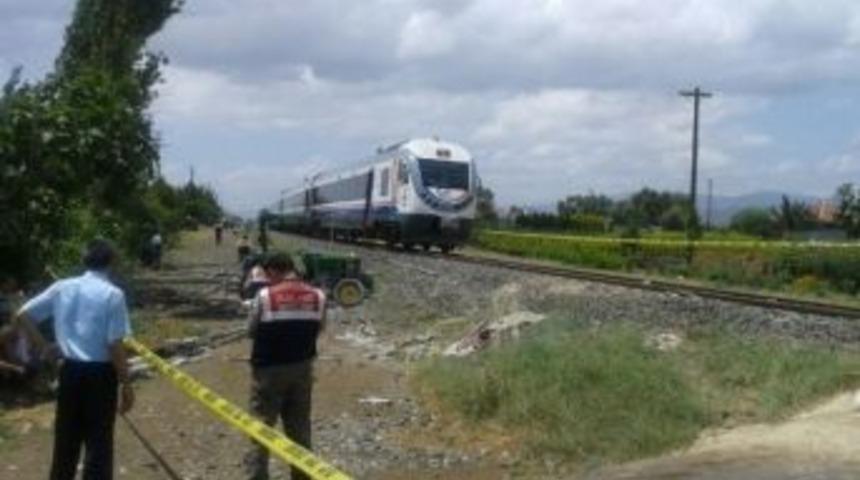 Tren Trakt&ouml;re &Ccedil;arptı: 1 &Ouml;l&uuml;