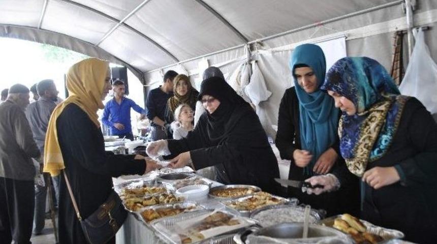 Kadın Meclisi &Uuml;yeleri Kermese Destek Verdi