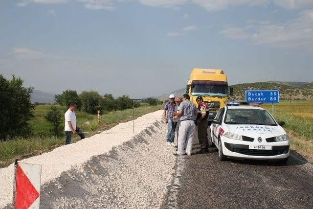 Korkuteli-bucak Yolunda Kaplama Çalışmaları Başladı