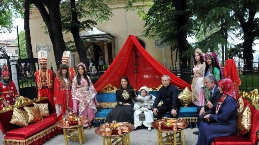 Oğluna T&uuml;rbe Ve Cami Bah&ccedil;esinde Padişah Merasimi Yapan Vali Yardımcısı Konuştu