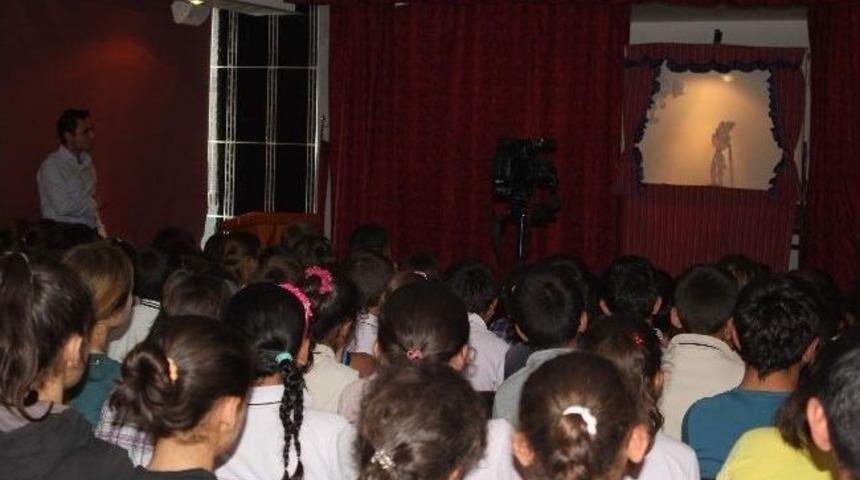 Karag&ouml;z-hacivat Oyunu İle Kene Eğitimi