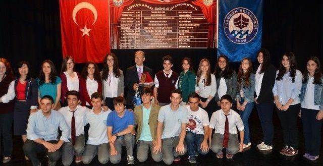 Trabzon’da Liseler Arası Tiyatro Festivali Plaket Töreni Yapıldı