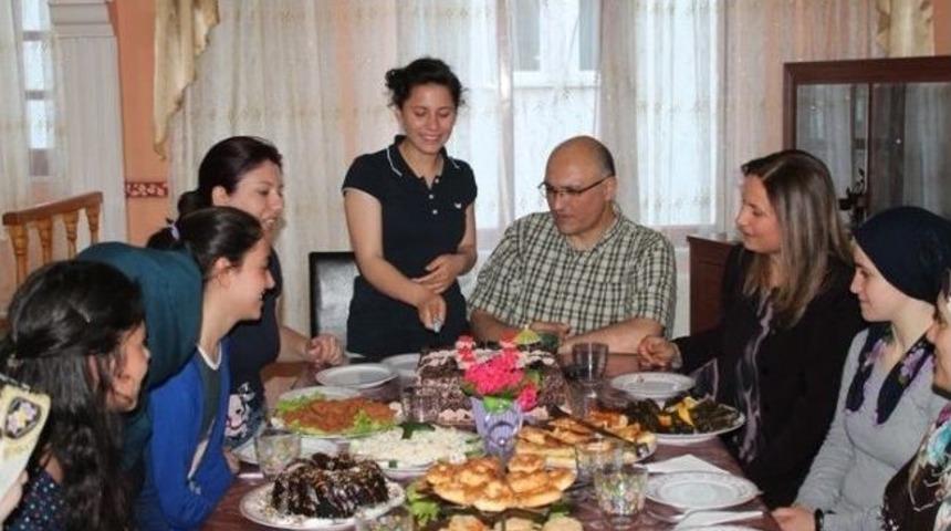 Kaymakamdan Doğum G&uuml;n&uuml; S&uuml;rprizi