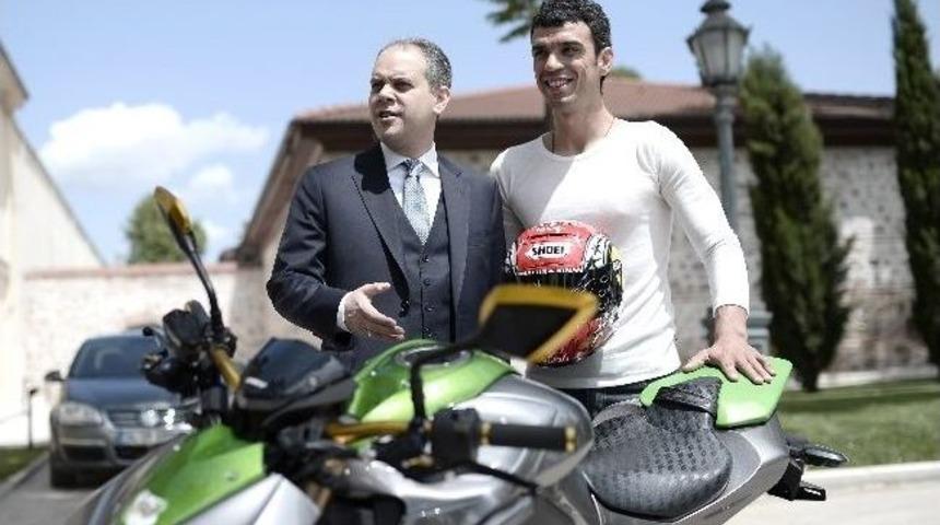 Bakan &Ccedil;ağatay Kılı&ccedil;, Kenan Sofuoğlu'nu Kabul Etti