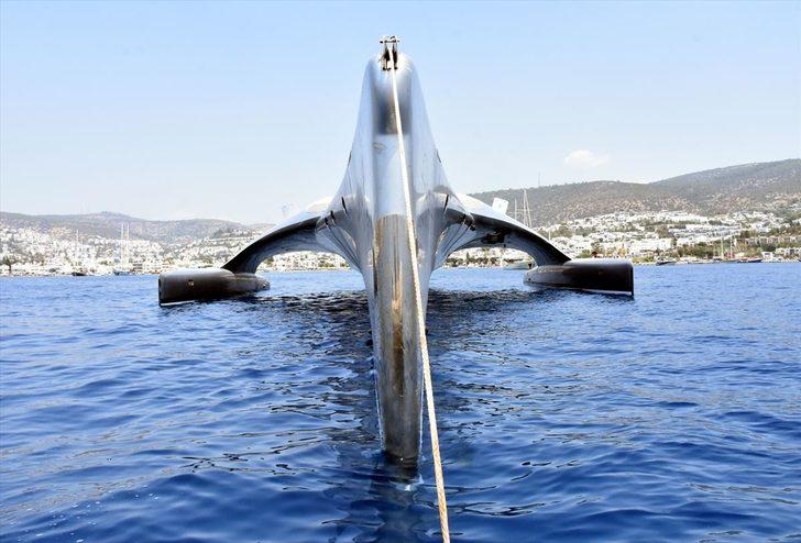 Uzay gemisi gibi görünüyor: Bodrum'a demirledi  G4