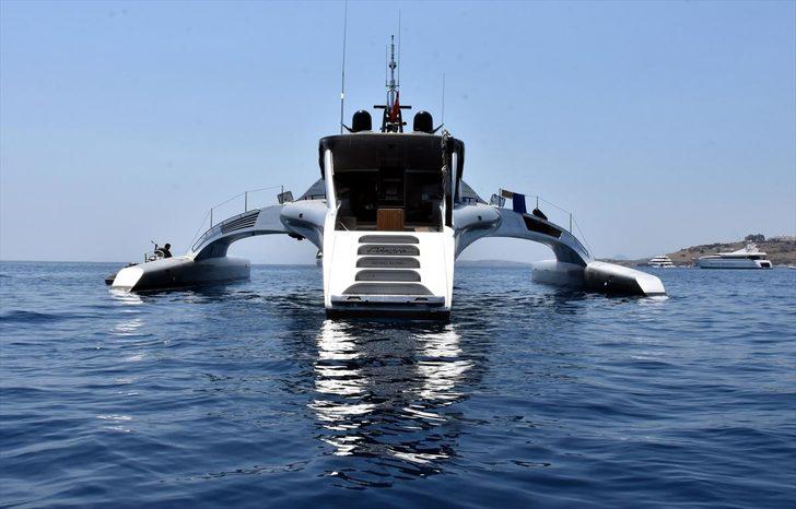 Uzay gemisi gibi görünüyor: Bodrum'a demirledi  G5