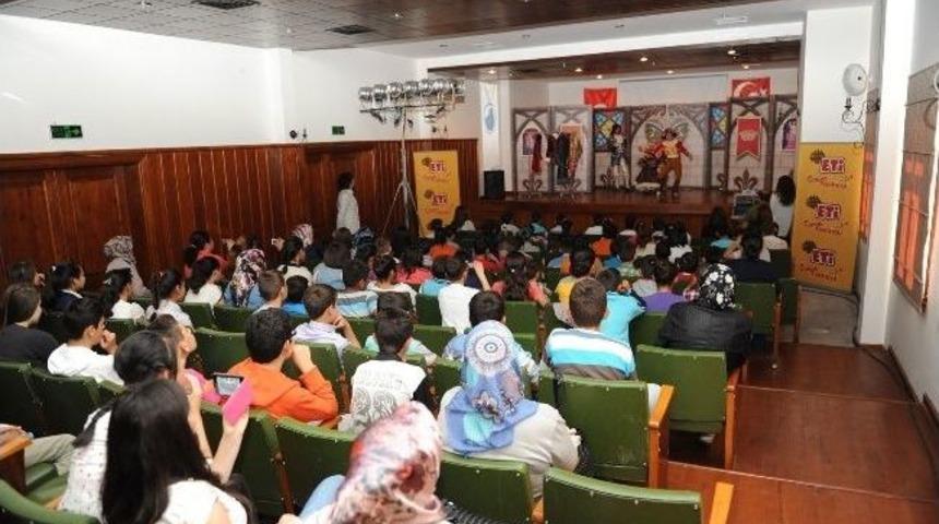 Altındağlı &Ccedil;ocukların Tiyatro Keyfi S&uuml;r&uuml;yor