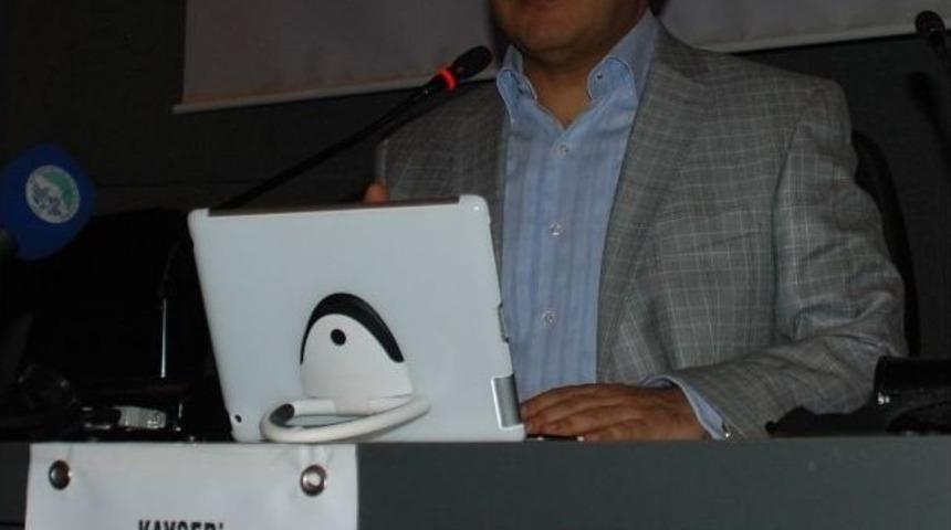 Bef Ggenel Koordinat&ouml;r&uuml; Tuzcuoğlu, Uluslararası &Ouml;ğrenciler Akademisi'nde Konuştu: