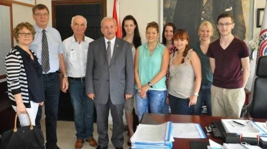 Alman &Ouml;ğrencilerden Tekirdağ B&uuml;y&uuml;kşehir Belediye Başkanı Albayrak&rsquo;a Ziyaret