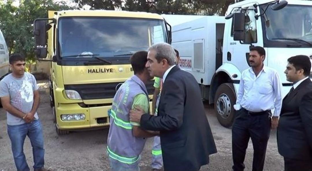 Başkan Demirkol, Kendi Elleriyle &Ccedil;&ouml;pleri Temizledi