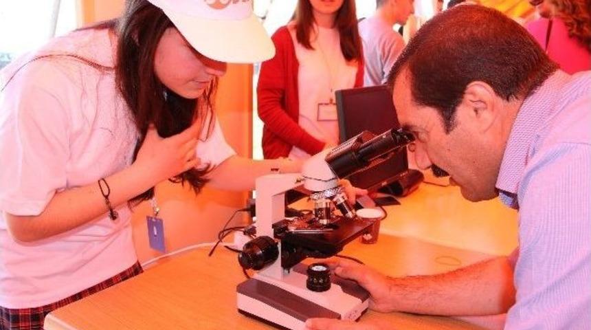 Bilim Şenliği'nde Projeler Sergilendi