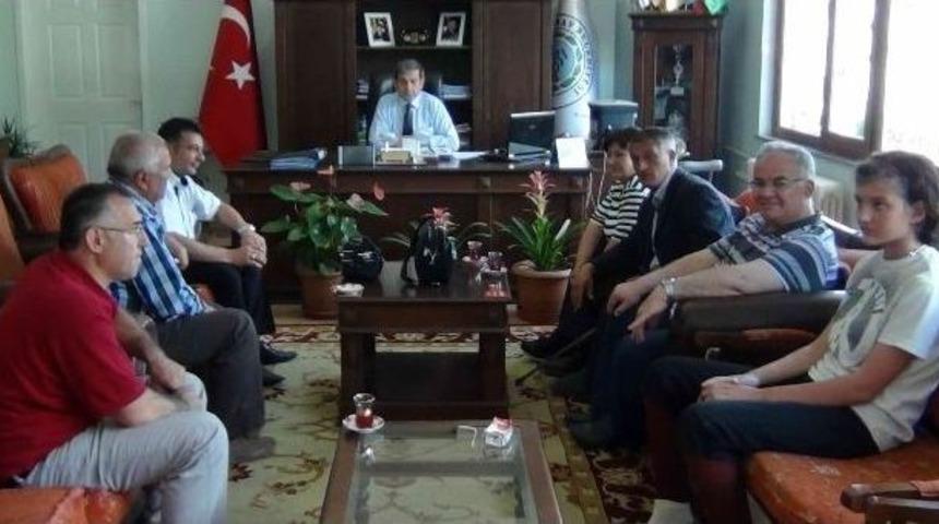 Engellilerden Başkan &Ouml;zkan&rsquo;a Anlamlı Ziyaret