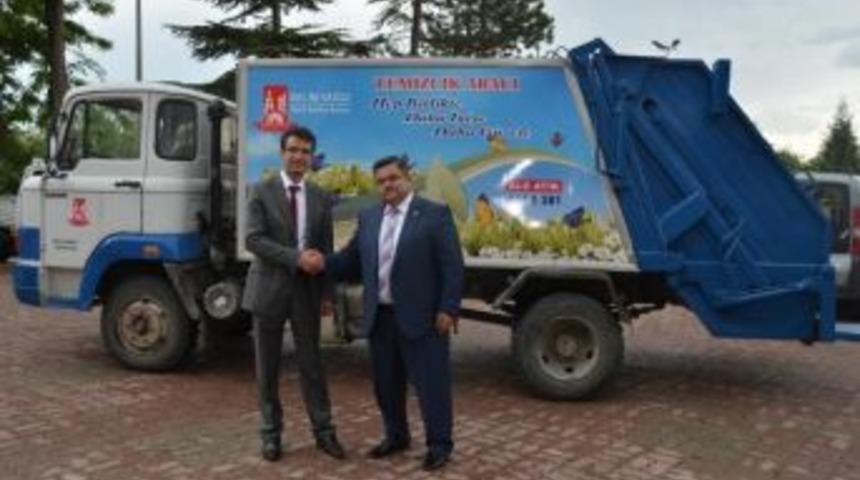 Bilecik Belediyesi'nden Dodurga Belediyesi'ne &Ccedil;&ouml;p Toplama Aracı