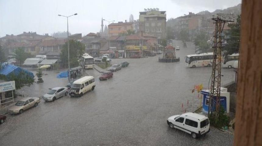 B&uuml;nyan'da Dolu Etkili Oldu