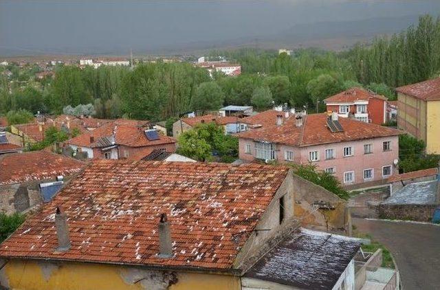 Bünyan'da Dolu Etkili Oldu