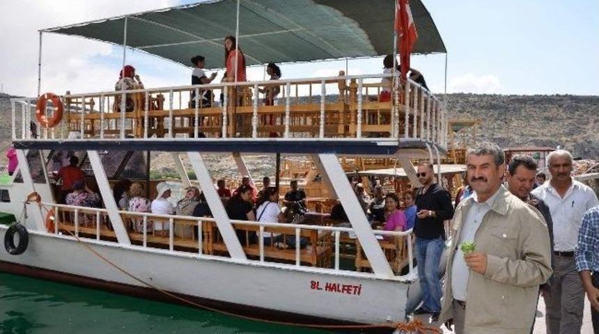 Halfeti&rsquo;de Yol Genişletme Ve Otopark &Ccedil;alışması