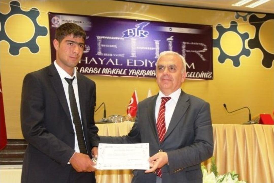 &lsquo;bir Şehir Hayal Ediyorum&rsquo; Makale Yarışması &Ouml;d&uuml;l T&ouml;reni