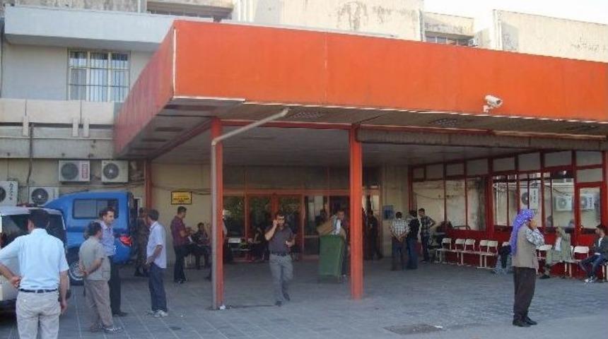 Askere El Bombası Atarken Eli Kopan G&ouml;sterici Ameliyata Alındı