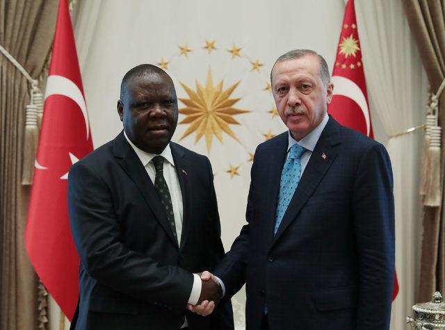 Cumhurbaşkanı Erdoğan'a Zambiya Büyükelçisi Chilengi'den güven mektubu