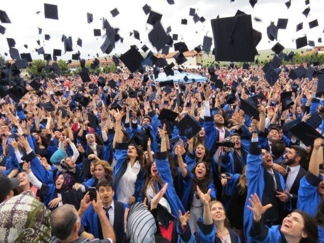 Dp&uuml;'de Mezuniyet Sevinci