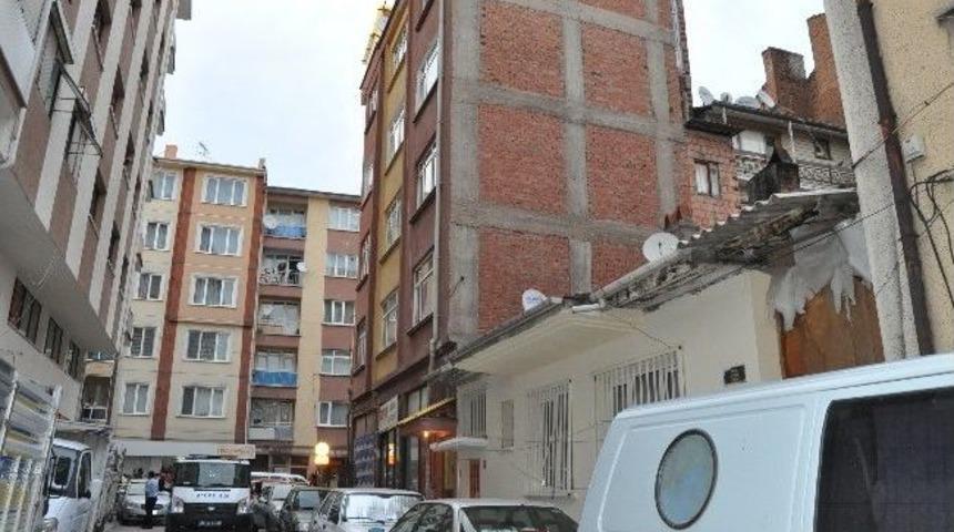 Yaşlı Kadını Bı&ccedil;aklayıp, Kafasını Tuğla İle Ezerek &Ouml;ld&uuml;rd&uuml;ler