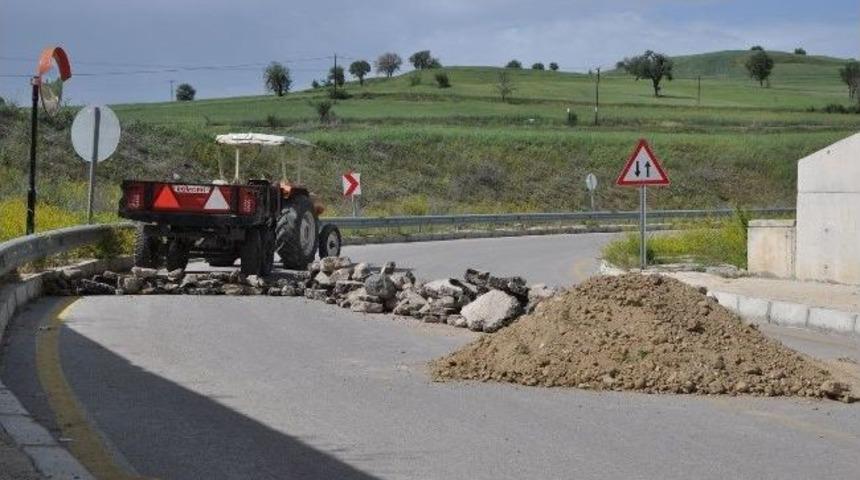 &ldquo;benim&rdquo; Dediği Yolu Hafriyat D&ouml;kerek Kapattı