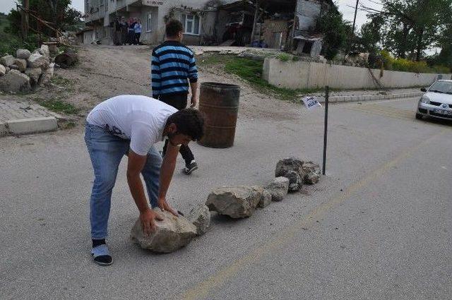 “benim” Dediği Yolu Hafriyat Dökerek Kapattı