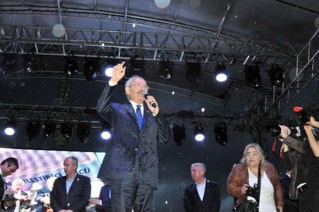 Chp Lideri Kılıçdaroğlu Yağmur Altında Konser İzledi