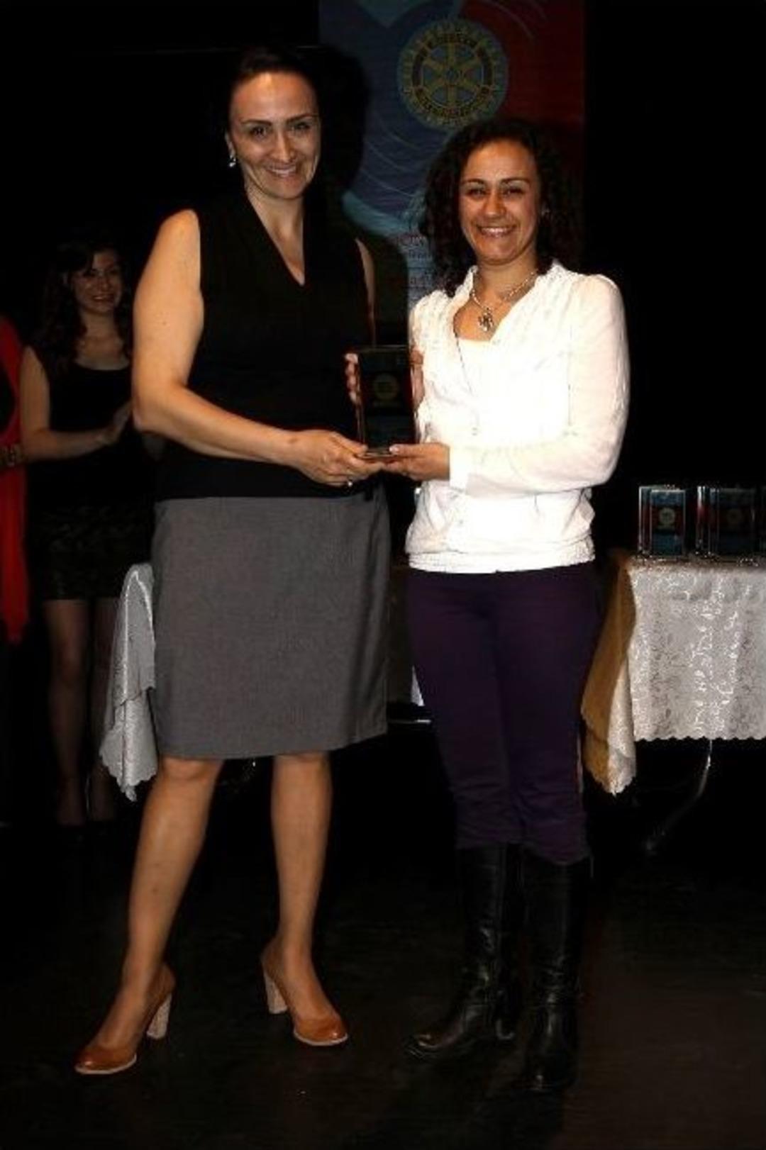 Bbşt'ye D&ouml;rt Yeni &Ouml;d&uuml;l